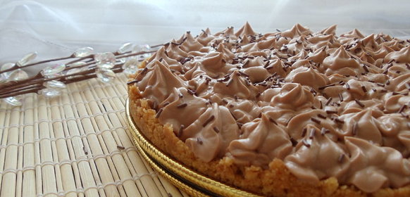 Пирог с вишнёвым желе под сливочно-шоколадным облаком (без выпечки)