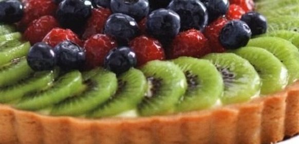 Пирог с фруктами и заварным кремом
