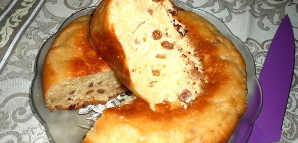 Пирог на ряженке с изюмом