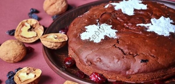 Шоколадный пирог с сухофруктами и орехами (постный)