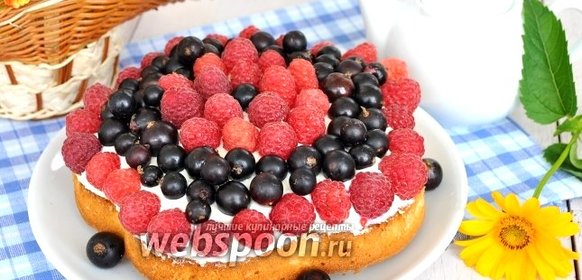 Миндальный пирог с ягодами