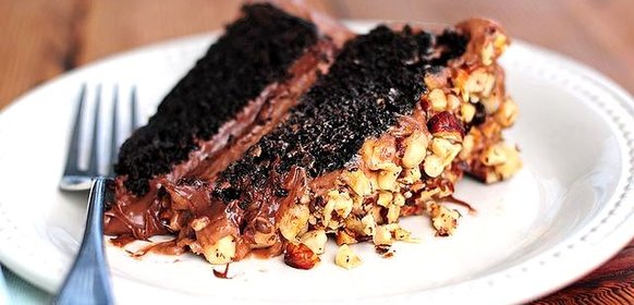 Шоколадный пирог с орехами