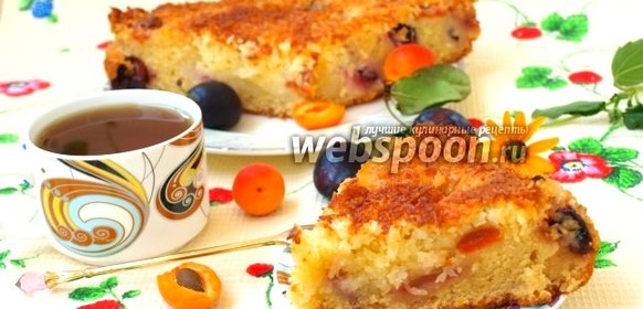 Кокосовый пирог с абрикосами и сливой