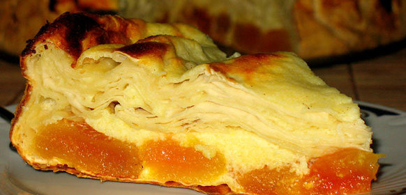 Пирог с курагой и творогом из турецкого теста Юфка