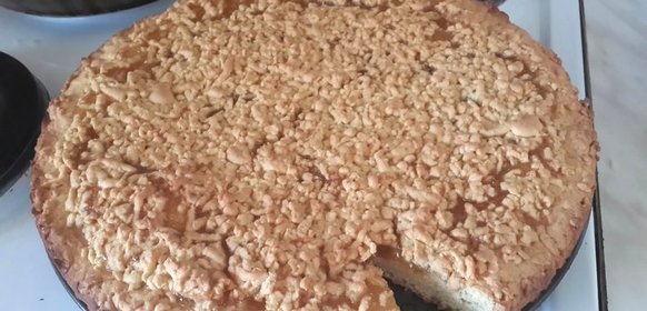 Пирог из песочного теста с вареньем