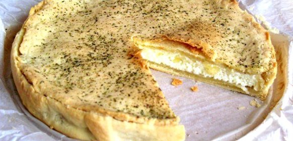 Быстрый пирог с адыгейским сыром и брынзой
