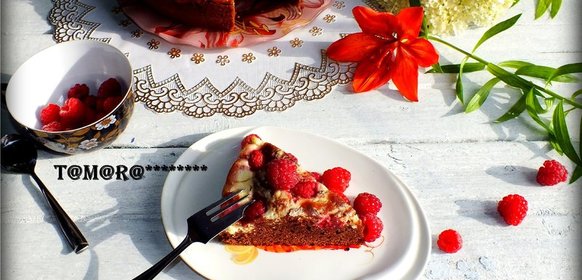 Шоколадно-творожный пирог с малиной из мультискороварки