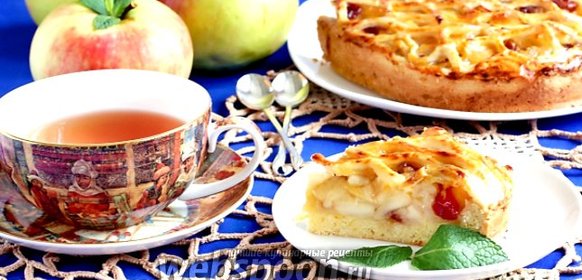 Яблочный пирог с вяленой вишней