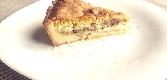 Бананово-яблочный пирог с миндалём и манным франжипаном