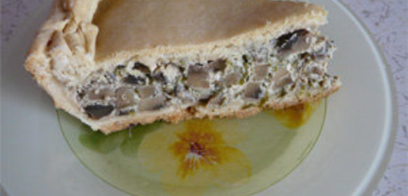 Грибной пирог с сыром и зеленью