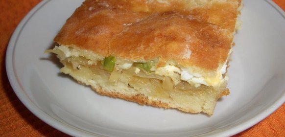Пирог из творожного теста с капустной начинкой